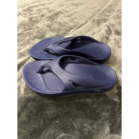 OOFOS Other - OOFOS navy flip flops, men’s 9, women’s 11